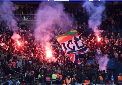 🎥 Images impressionnantes : des supporters mettent le feu en tribunes lors d'un derby bouillant !