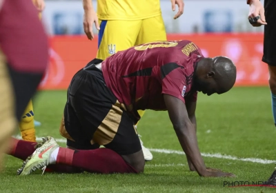 Repéré à quelques pas du Bosuil : en souffrance, Romelu Lukaku arrête précipitamment sa séance du jour