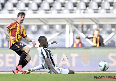 Blessé presque toute la saison, un jeune défenseur garde la confiance de Charleroi, qui le prolonge
