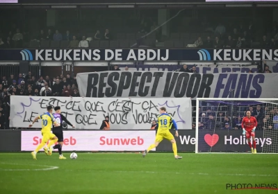 Douze minutes de silence au Lotto Park : voici pourquoi les supporters protestaient 