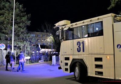 Un groupe de supporters de Charleroi a tenté d'attaquer les cars des fans du Standard avant le choc wallon !