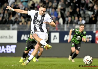 Deux penaltys sifflés en cinq minutes ! Suivez Charleroi - Cercle en Direct Commenté 