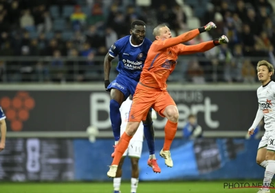 Le choc a glacé le sang de tout le stade : deux joueurs évacués à Gand