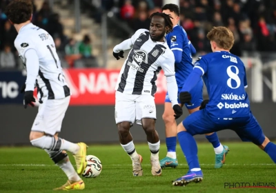 Le poteau pour sauver les Zèbres ! Suivez Charleroi - La Gantoise en Direct Commenté