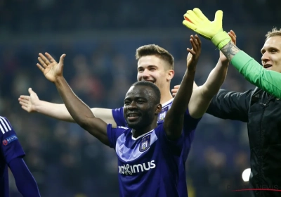 🎥 Accueilli en héros à l'aéroport : à 32 ans, Frank Acheampong déchaîne les passions dans son nouveau club