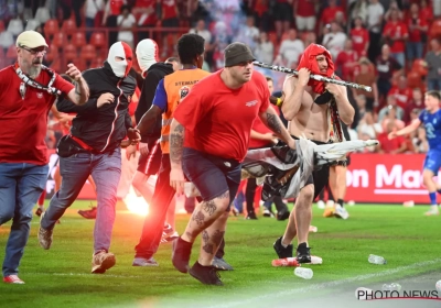 Bagarres, envahissement et chaos : les sanctions contre le Standard et Charleroi pourraient être historiques