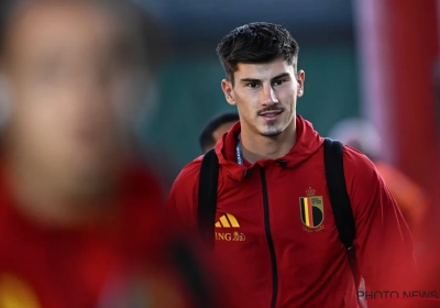 Emiliano Martinez évacué après 10 minutes au sol : Mike Penders effectue ses grands débuts en Premier League