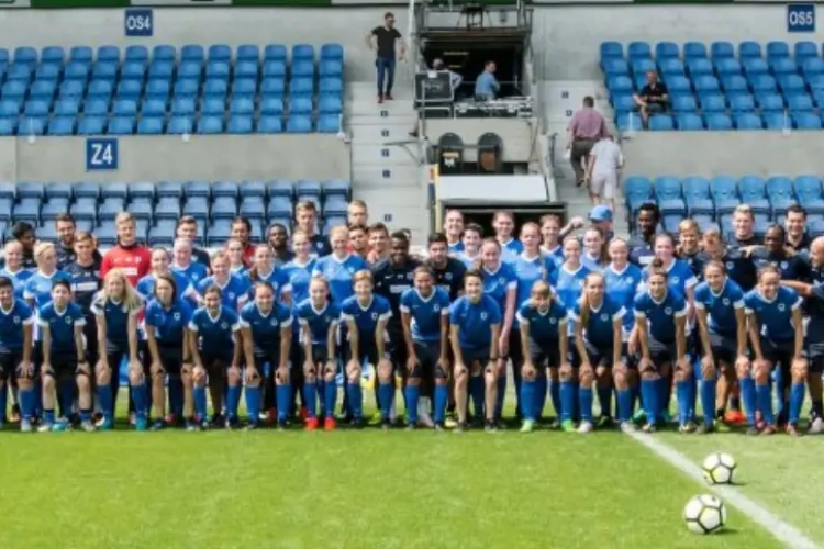 La photo des Ladies de Genk... avec les hommes !