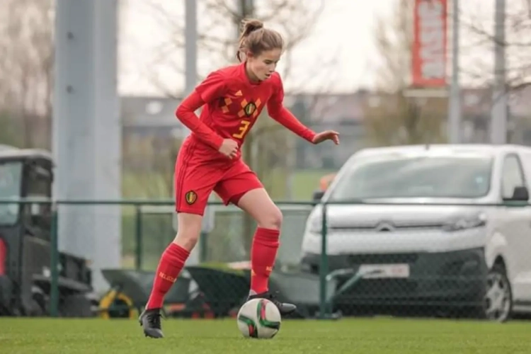 La jeune Buffalo Zoe Van de Cloot choisit la voie universitaire aux Etats-Unis 